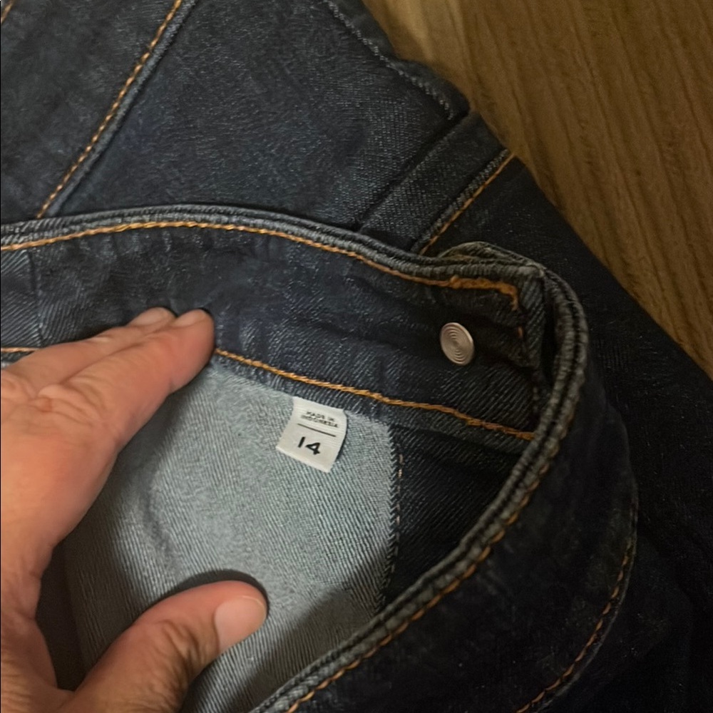 Women's Denim Skirt - Picture 3 of 4